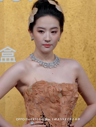 刘亦菲Elie Saab 2026 秋冬黑金羽毛高定礼服压轴亮相苏州·VOGUE时尚之力盛会
#刘亦菲 凤凰神女#
刘亦菲宝格丽全球品牌代言人2026.10.23