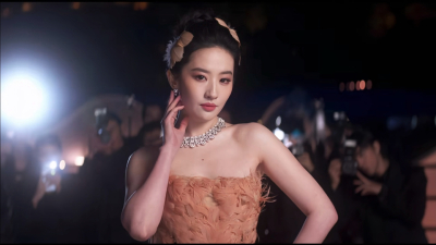 刘亦菲Elie Saab 2026 秋冬黑金羽毛高定礼服压轴亮相苏州·VOGUE时尚之力盛会
#刘亦菲 凤凰神女#
刘亦菲宝格丽全球品牌代言人2026.10.23