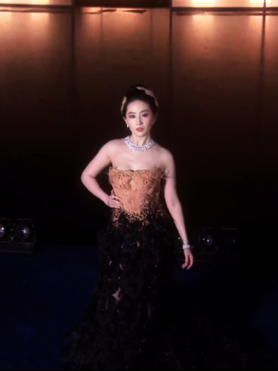 刘亦菲Elie Saab 2026 秋冬黑金羽毛高定礼服压轴亮相苏州·VOGUE时尚之力盛会
#刘亦菲 凤凰神女#
刘亦菲宝格丽全球品牌代言人2026.10.23