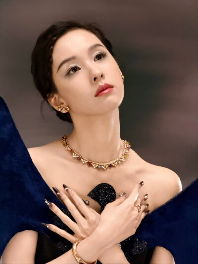 陈都灵