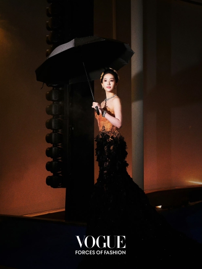 刘亦菲Elie Saab 2026 秋冬黑金羽毛高定礼服压轴亮相苏州·VOGUE时尚之力盛会
#刘亦菲 凤凰神女#
刘亦菲宝格丽全球品牌代言人2026.10.23