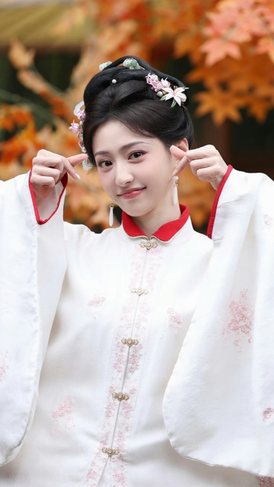 予苍龙 岳望舒 胡连馨