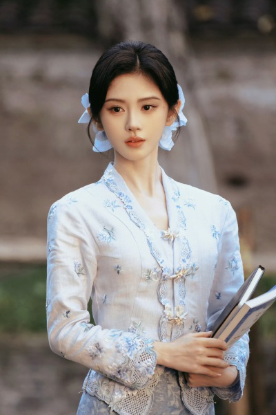 鞠婧祎