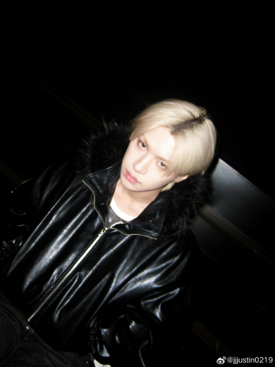 黄明昊