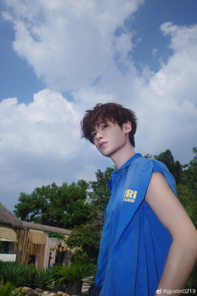 黄明昊