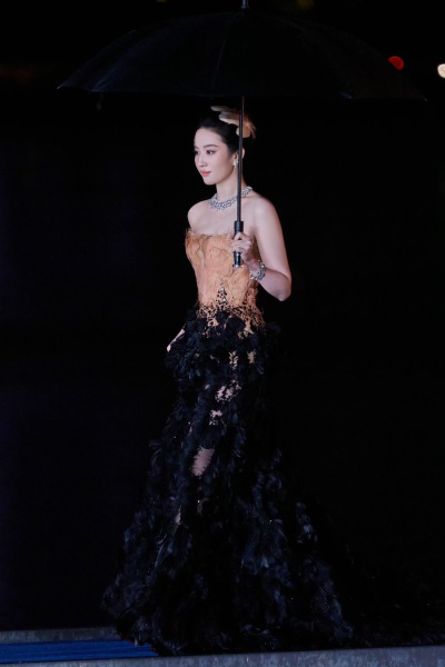 刘亦菲Elie Saab 2026 秋冬黑金羽毛高定礼服压轴亮相苏州·VOGUE时尚之力盛会
#刘亦菲 凤凰神女#
刘亦菲宝格丽全球品牌代言人2026.10.23