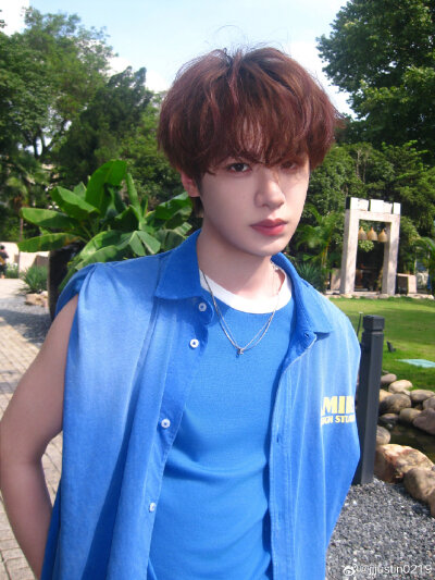 黄明昊