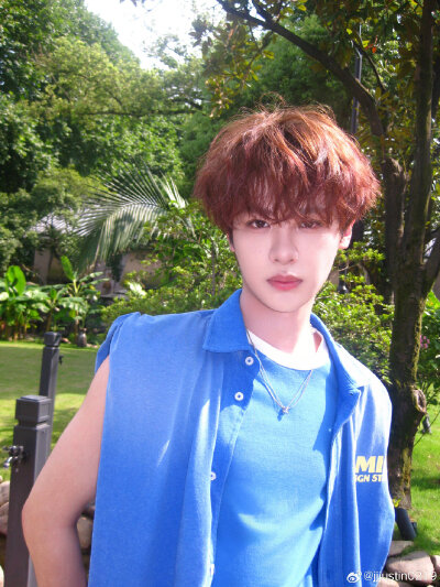 黄明昊
