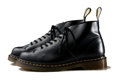 完美的舒适感，Dr Martens联手uniform experiment发布Monkey Boot<br /><a class='shortlnk' href='/s/03d40a986' target='_blank' title='http://www.kidulty.com/news/id/news/14094'>点此查看链接</a>