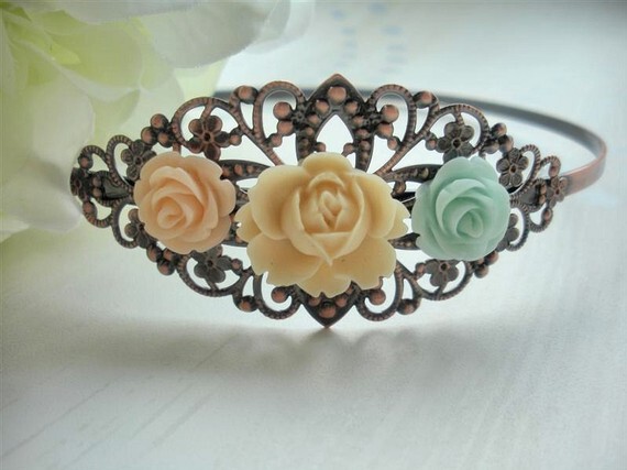 复古风，我的最爱~<br /><a class='shortlnk' href='/s/11cbf135c' target='_blank' title='http://www.etsy.com/listing/65593798/copper-filigree-headband-with-trio-of?ref=tre-4d80c31ee8518eefc8006d98-11'>http://duitang.com/s/11cbf135c</a>