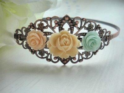 复古风，我的最爱~<br /><a class='shortlnk' href='/s/11cbf135c' target='_blank' title='http://www.etsy.com/listing/65593798/copper-filigree-headband-with-trio-of?ref=tre-4d80c31ee8518eefc8006d98-11'>h…