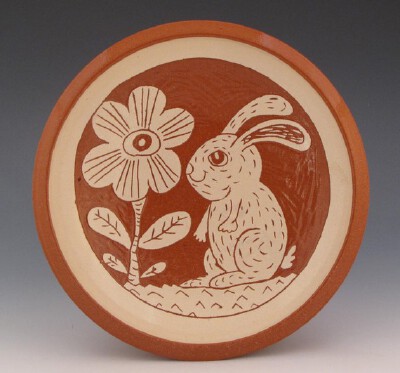 剔花方式做的盘子~很漂亮<br /><a class='shortlnk' href='/s/132b99d14' target='_blank' title='http://www.etsy.com/listing/70579565/rabbit-and-flower-dish?ref=cat2_gallery_10'>http://duitang.com/s/132b9…