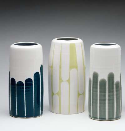 很漂亮~~<br /><a class='shortlnk' href='/s/12c63e265' target='_blank' title='http://www.etsy.com/listing/65376854/striped-tall-vase'>http://duitang.com/s/12c63e265</a>