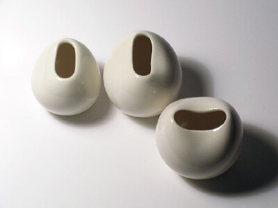 体现了大自然随意的感觉~<br /><a class='shortlnk' href='/s/05a96d3af' target='_blank' title='http://www.etsy.com/listing/65985169/slanted-sphere-vase-set'>http://duitang.com/s/05a96d3af</a>