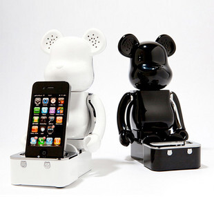  BE@RBRICK iPod/iPhone音箱|黑白2色可选~虽然不是爱疯控，不过是Be@RBRICk控~很喜欢啊~~<a class='shortlnk' href='/s/15a6dcb41' target='_blank' title='http://item.taobao.com/item.htm?id=9278892618'>http://…
