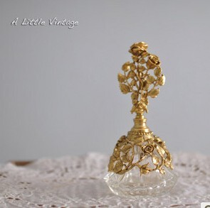 vintage 古董杂货 / 玫瑰水晶香水瓶<br /><a class='shortlnk' href='/s/152285200' target='_blank' title='http://item.taobao.com/item.htm?id=8123861806'>http://duitang.com/s/152285200</a>