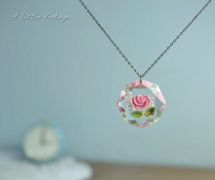 vintage 古董首饰 / 树脂内雕花工艺项链 / 我心里有一颗玫瑰<br /><a class='shortlnk' href='/s/16cc52df8' target='_blank' title='http://item.taobao.com/item.htm?id=9550924274'>http://duitang.com/s/16cc5…