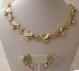 vintage 古董首饰 / 珠光珐琅项链 / Flora<br /><a class='shortlnk' href='/s/176161e71' target='_blank' title='http://item.taobao.com/item.htm?id=9268926730'>http://duitang.com/s/176161e71</a>