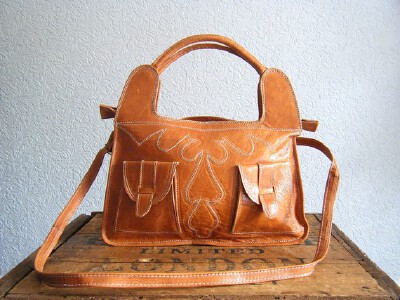 70年代复古风格的骆驼皮民族风格斜挎包~特别~~~vintage. 70s caramel leather folk bag~<a class='shortlnk' href='/s/12d356d68' target='_blank' title='http://www.etsy.com/listing/71106281/vintage-70s-carame…
