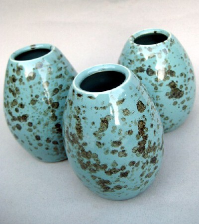 罐子上的釉我很喜欢~<br /><a class='shortlnk' href='/s/04a60d0dd' target='_blank' title='http://www.etsy.com/listing/62356512/porcelain-robins-egg-vase'>http://duitang.com/s/04a60d0dd</a>