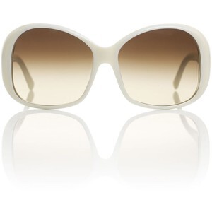 今年夏天要准备一款白色框框的墨镜来， Prada Sunglass <a class='shortlnk' href='/s/1fd98317' target='_blank' title='http://www.polyvore.com/ladies_prada_sunglass/thing?id=31144464'>http://duitang.com/s/…