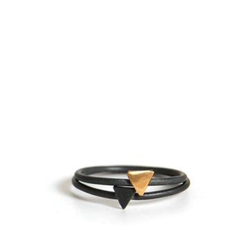 stone&honey家的戒指Tiny Triangle Ring ~有型有格~<a class='shortlnk' href='/s/07d17cec6' target='_blank' title='http://www.stoneandhoney.com/shop/tiny-triangle-ring-p-809.html'>http://duitang.com/s/07d…