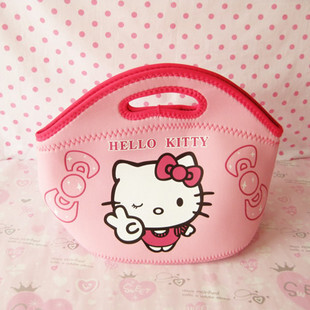 HELLO KITTY 卡通饭盒包<br /><a class='shortlnk' href='/s/070f01838' target='_blank' title='http://item.taobao.com/item.htm?id=6209100863'>http://duitang.com/s/070f01838</a>