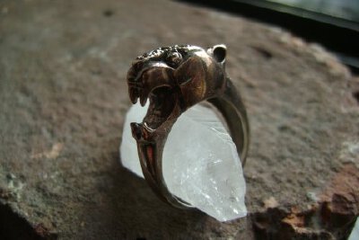 美洲狮环，带有些野性<a class='shortlnk' href='/s/1159deb1e' target='_blank' title='http://supermarkethq.com/product/cougar-ring'>http://duitang.com/s/1159deb1e</a>