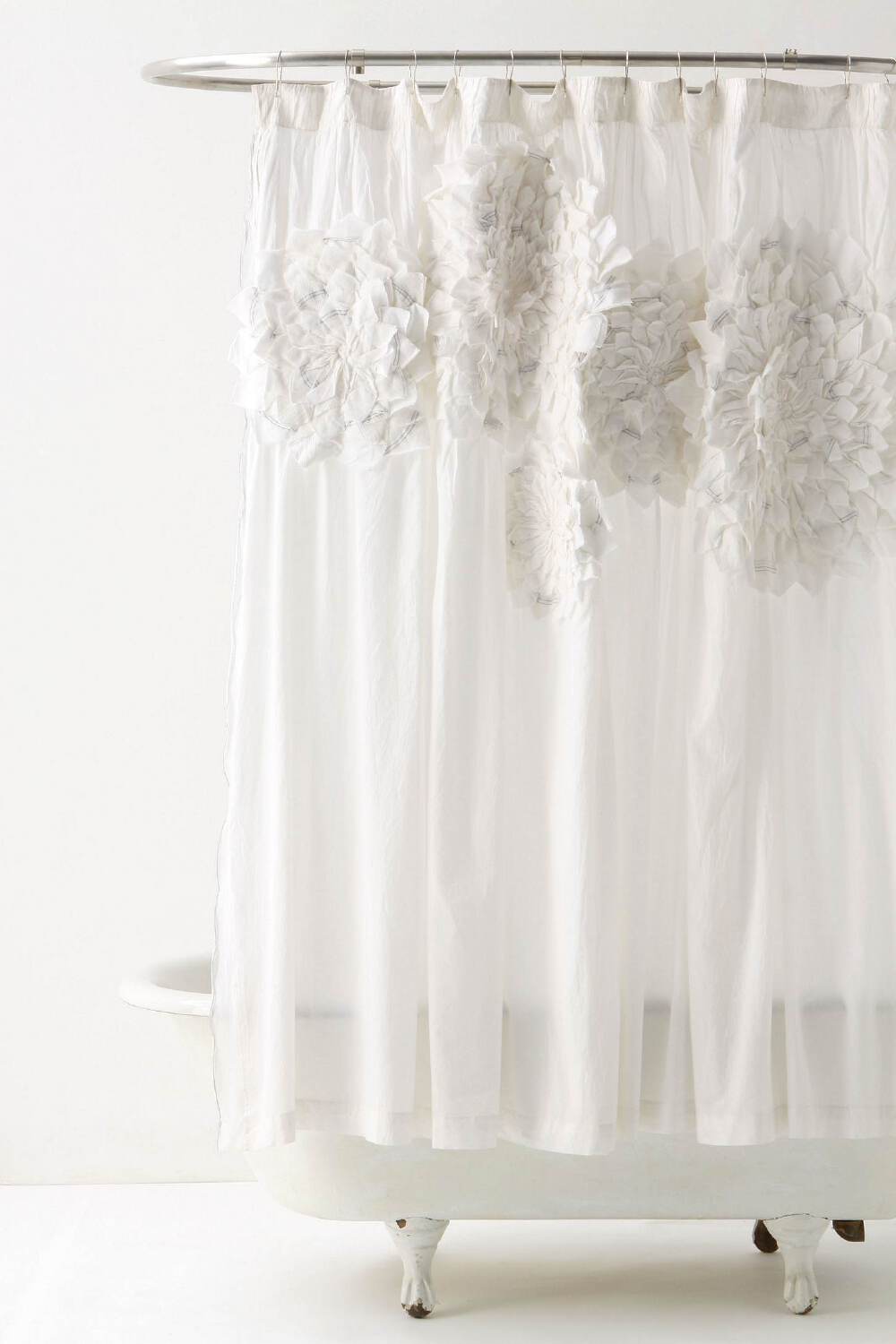 Sculpted Mums Shower Curtain - Anthropologie.com <a class='shortlnk' href='/s/132ea26f8' target='_blank' title='http://www.anthropologie.com/anthro/catalog/productdetail.jsp?id=093742&amp;catId=HOME-NEUTRAL-HOME&amp;pushId=HOME-NEUTRAL-HOME&amp;popId=HOME-COLOR-PICK&amp;navAct'>http://duitang.com/s/132ea26f8</a>