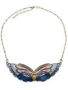 来自Accessorize 的链子，淘宝价好便宜啊，而且很好看，颜色很粉很淡 超美 蝴蝶造型 项链<a class='shortlnk' href='/s/14090d3e8' target='_blank' title='http://item.taobao.com/item.htm?id=6951151850'>http:/…