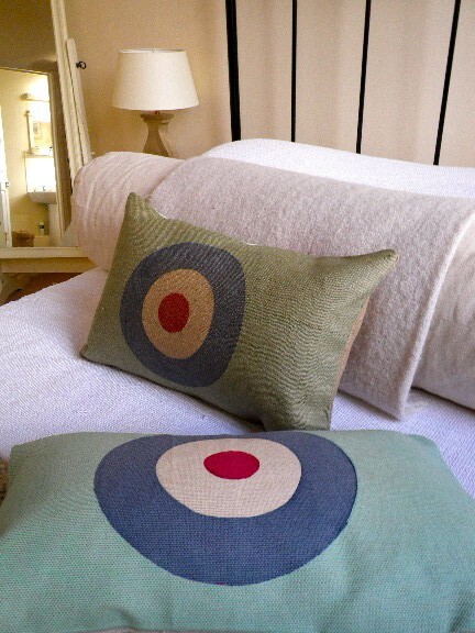 好像靶子<a class='shortlnk' href='/s/1301a7081' target='_blank' title='http://www.etsy.com/listing/59025524/retro-handprinted-bullseye-raf-ensign'>http://duitang.com/s/1301a7081</a>