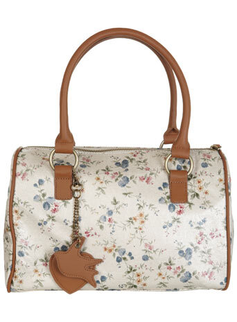 奶油花桶包<a class='shortlnk' href='/s/129130a7f' target='_blank' title='http://www.missselfridge.com/webapp/wcs/stores/servlet/ProductDisplay?catalogId=33055&amp;storeId=12554&amp;categoryId=277034&amp;pa'>http://duitang.com/s/129130a7f</a>