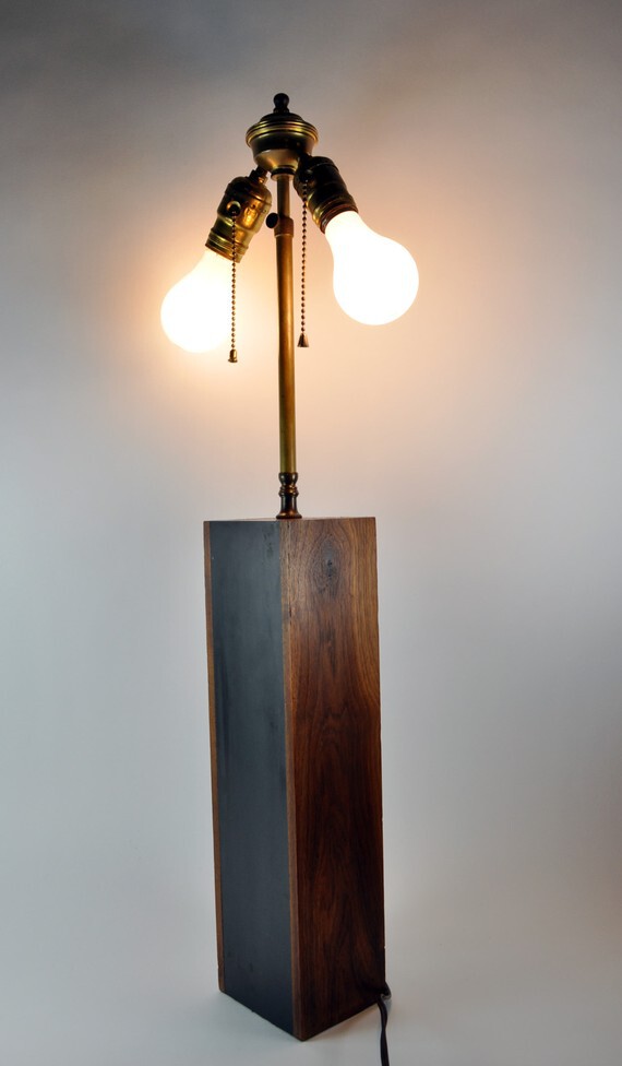 很干净并且有格调的坐地灯。 <a class='shortlnk' href='/s/111771454' target='_blank' title='http://www.etsy.com/listing/63480791/mid-century-rosewood-and-slate-lamp?ref=sr_gallery_8&amp;ga_search_query=lamp&amp;ga_page=7&amp;ga_s'>http://duitang.com/s/111771454</a>