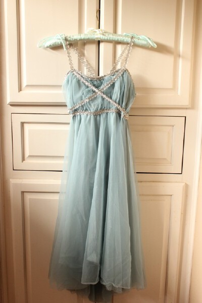 tule ballerina dress。丝绸般得裙子，很适合在海边穿。