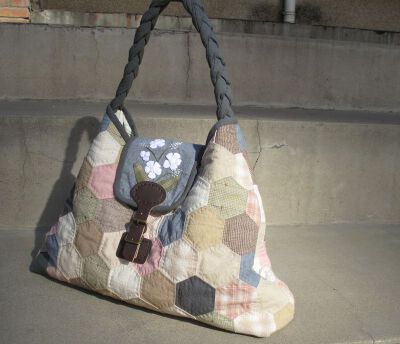 手工拼布包-------祖母花园的楼台。好漂亮的包。我想去旅行。