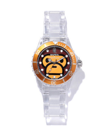作为BAPE系列热门款手表的Bapex，是以世界知名的Rolex蚝式潜水表为灵感而设计的。