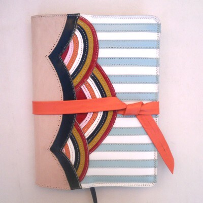 <a class='shortlnk' href='/s/062898a98fa6d7134' target='_blank' title='http://www.etsy.com/listing/41229097/rainbow-diary-cover'>http://duitang.com/s/062898a98fa6d7134</a> 跟着杰克船长写航海日记之类…
