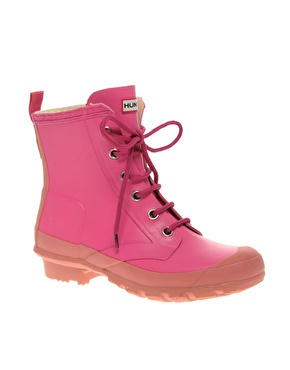  ASOS Hunter 粉色 。Ellen，这双鞋子以后送你吧。