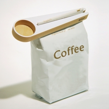 Kapu Coffee Scoop and Bag Closer<a class='shortlnk' href='/s/0421706dc3c8af124' target='_blank' title='http://www.finnishdesignshop.us/tableware-coffee-tea-kapu-coffee-scoop-and-bag-closer-kapu-coffee…