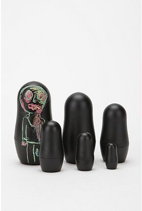 可以自己创作的黑板套娃 ～ UrbanOutfitters.com > Chalkboard Matryoshka Nesting Doll - Set of 6
