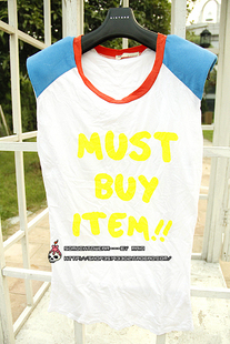 耸肩slogan tee