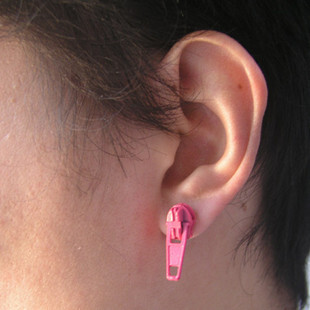 拉链头耳钉 <a class='shortlnk' href='/s/16e82927515f59dcf' target='_blank' title='http://item.taobao.com/item.htm?id=2074597329'>http://duitang.com/s/16e82927515f59dcf</a>