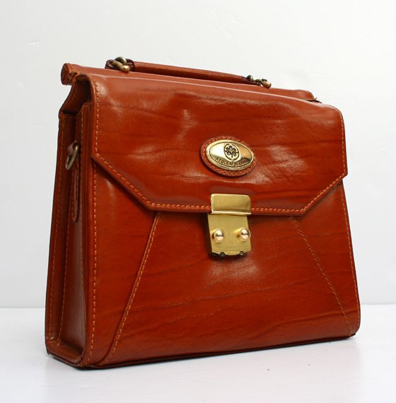 意大利出品，孤品，80年代复古包包<a class='shortlnk' href='/s/154d5a3dabaf35228' target='_blank' title='http://www.wowsai.com/goods/7610.html'>http://duitang.com/s/154d5a3dabaf35228</a>