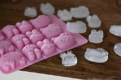 Hello Kitty & My Melody Ice Cube Mold 可爱的冰块！
