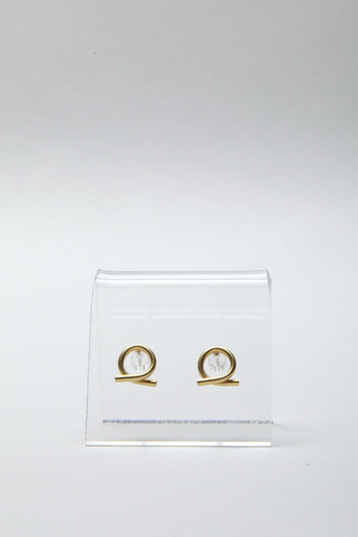 KATHLEEN WHITAKERKnot Earrings 230.00 USDCOLOR GoldPRODUCT DETAILS 18k yellow gold looped earrings. 14k gold posts with butterfly back for pierced ears.MEASURE 5/16" diameterMODEL MEASUREMENTS Amanda:…