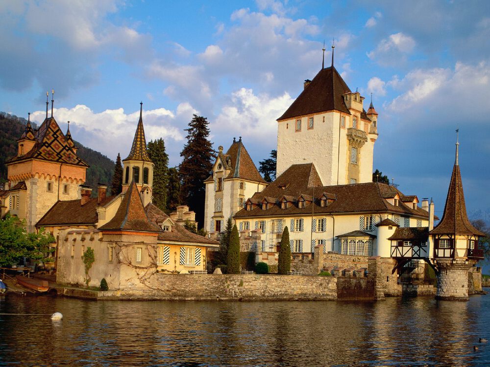 Oberhofen Castle Lake Thun Switzerland 瑞士真是天堂一样的国家