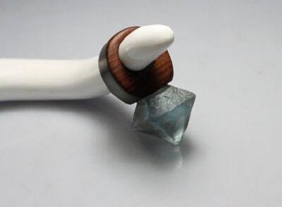 榆木脑袋玻璃心°红酸枝红木嵌萤石简洁浮夸戒指、http://item.taobao.com/item.htm?id=12265708776&_u=jbn9dua2490