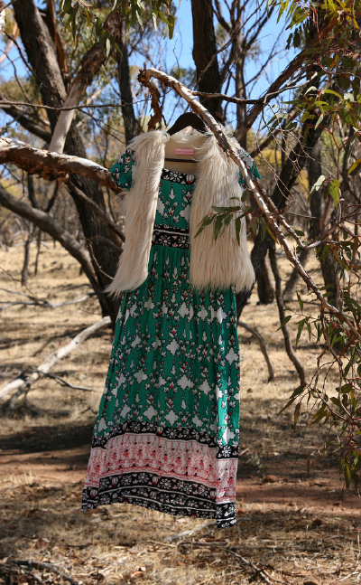 By Emma Bergmeier-Behind the scenes New Norcia.（波希米亚风格）