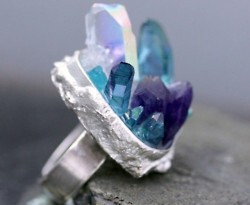 宝石戒指
