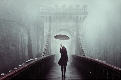 尘世与我无关，静静的品尝这雨赋予的甘甜，任思绪疯长。